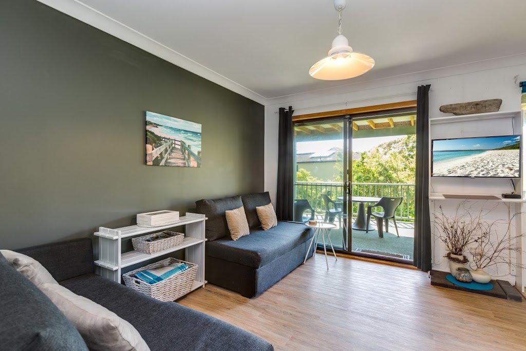 Bowerbird Cottage Apartment | On, Bayview Ave, Hyams Beach NSW 2540, Australia | Phone: 0490 953 545