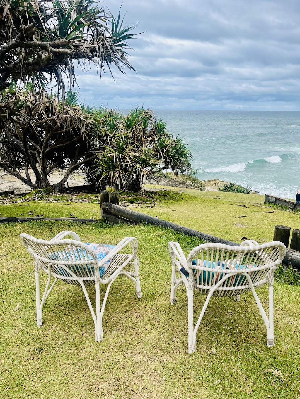 The Point Bar & Bistro | Surf Life Saving Club, 24 Kennedy Dr, Point Lookout QLD 4183, Australia | Phone: 0494 594 012