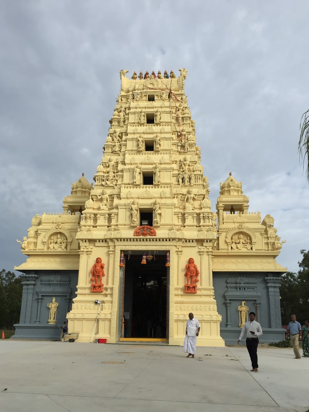 Sri Selva Vinayakar Temple | 4915-4923 Mount Lindesay Hwy, South MacLean QLD 4280, Australia | Phone: (07) 5547 7302