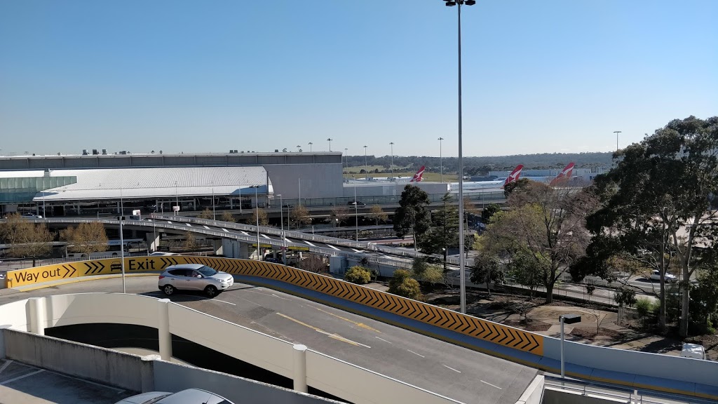 Melbourne Airport | airport | Arrival Dr, Melbourne Airport VIC 3045, Australia