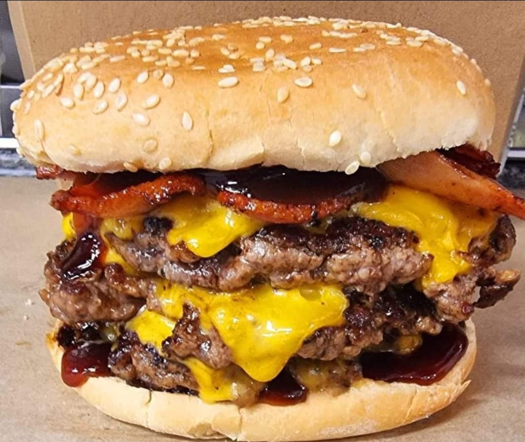 Hot Cow Burgers Sale | restaurant | 318 York St, Sale VIC 3850, Australia | 0427644810 OR +61 427 644 810