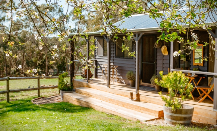 Seven Acres Guest House | 1614 Lavers Hill-Cobden Rd, Simpson VIC 3266, Australia | Phone: 0407 304 127