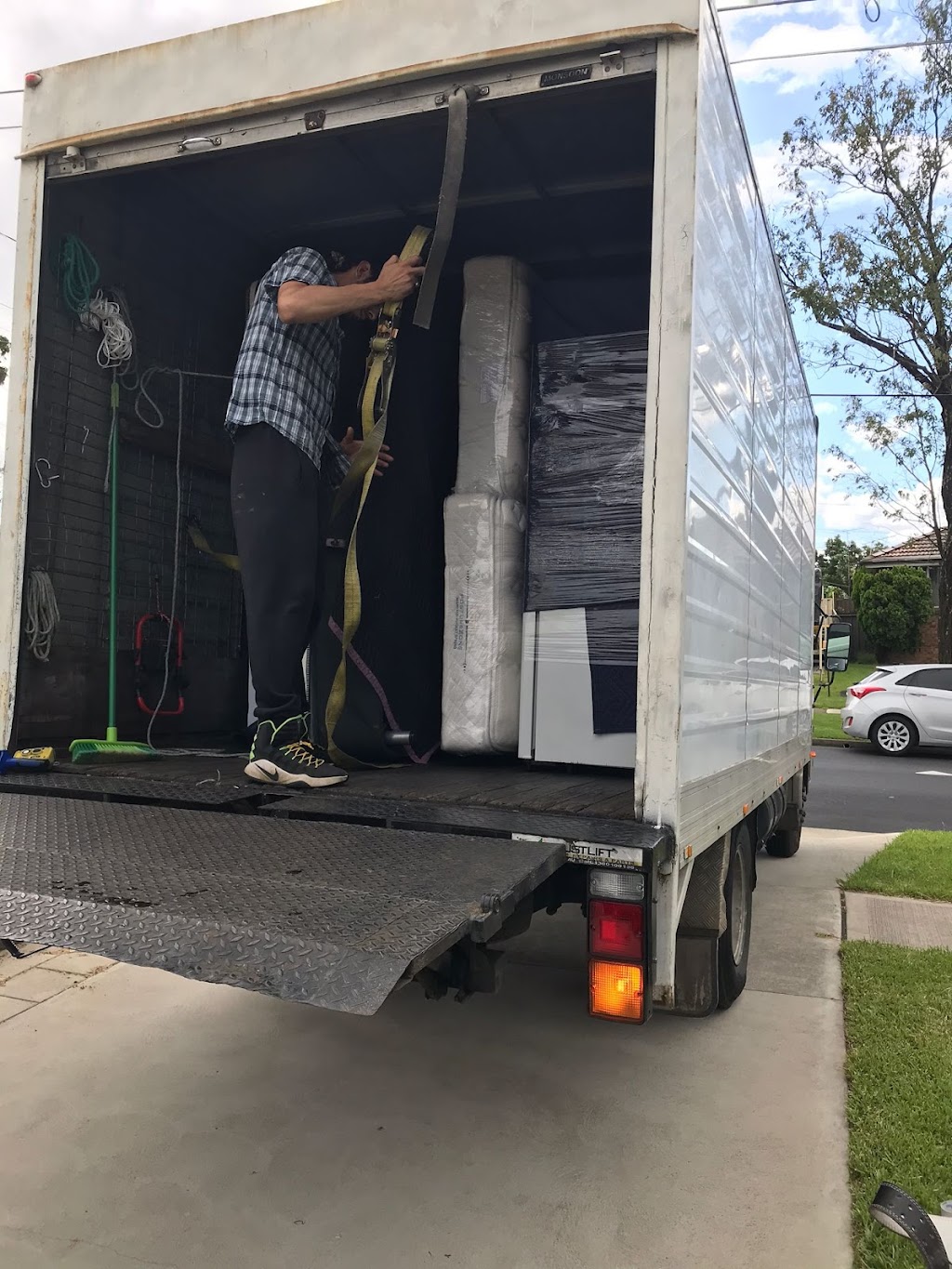 Discount Removalist | 30 The Avenue, Mount Druitt NSW 2770, Australia | Phone: 0450 000 879