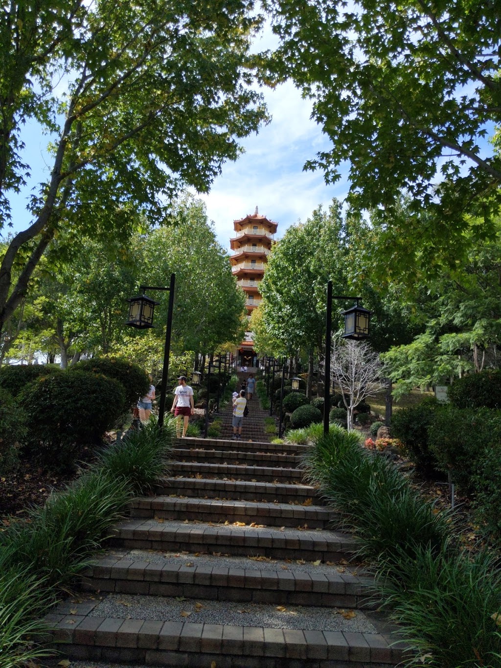 Nan Tien Temple Wollongong | school | 180 Berkeley Rd, Berkeley NSW 2506, Australia | 0242720600 OR +61 2 4272 0600