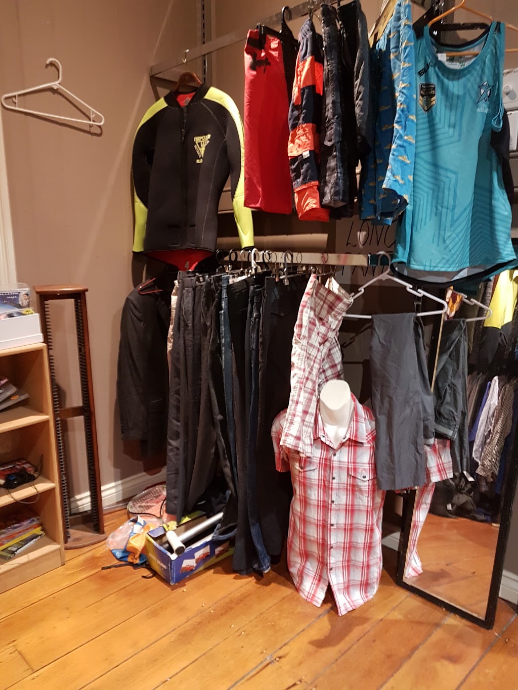 Yesterdays Thrift Shop Paddington | clothing store | 39 Nash St, Paddington QLD 4064, Australia | 0738766550 OR +61 7 3876 6550