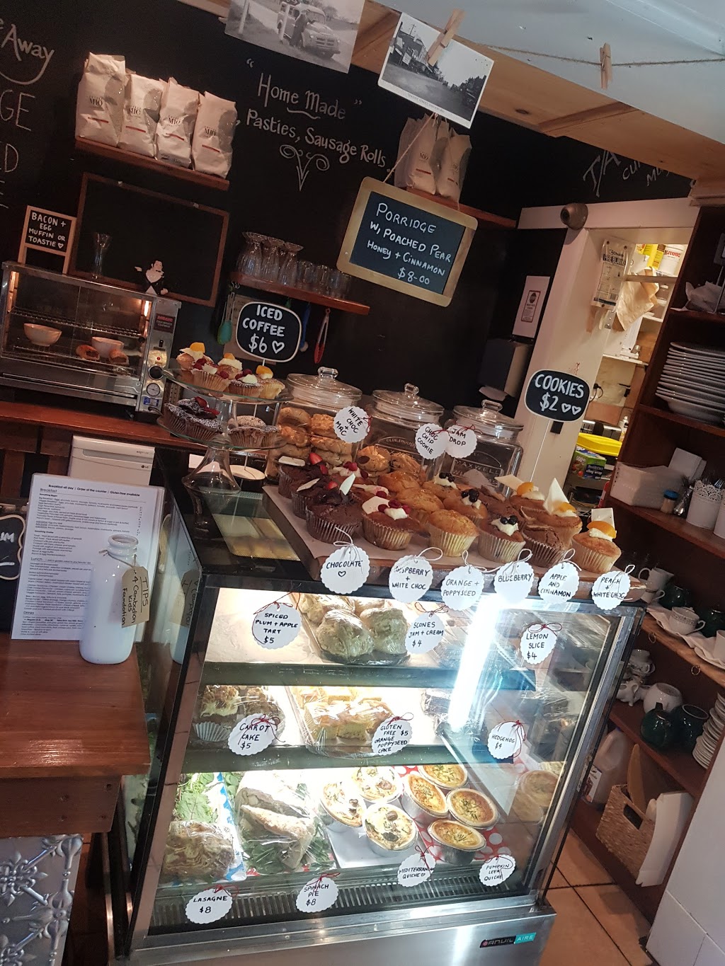 Muffins And More | cafe | 26-28 Albert St, Daylesford VIC 3460, Australia | 0353483711 OR +61 3 5348 3711