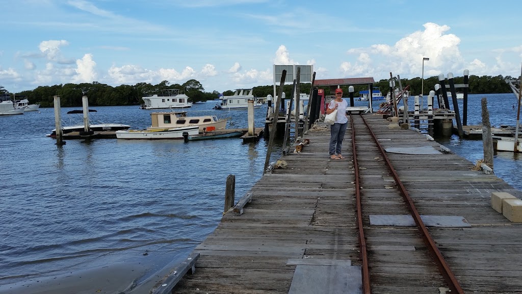 Wades Marine Services | store | 82 Cabbage Tree Point Rd, Steiglitz QLD 4207, Australia | 0430342769 OR +61 430 342 769