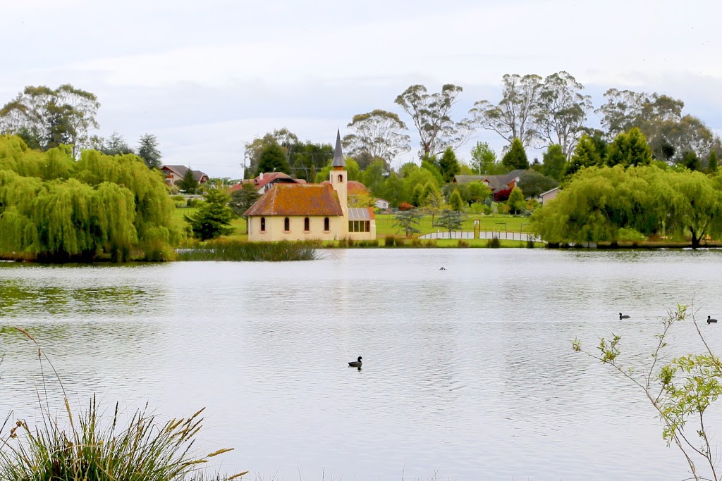 Grindelwald Chapel | Alpine Cres, Grindelwald TAS 7277, Australia | Phone: (03) 6330 0400