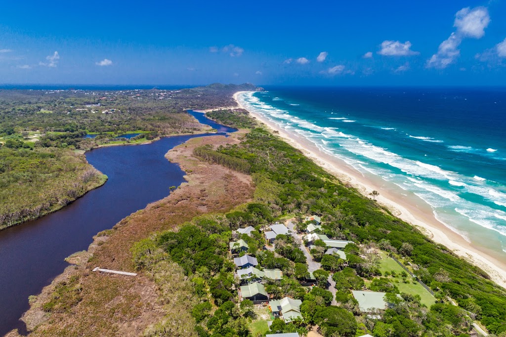 Tallow Sands Beach Houses | 2 Alcorn St, Suffolk Park NSW 2481, Australia | Phone: 0406 958 554