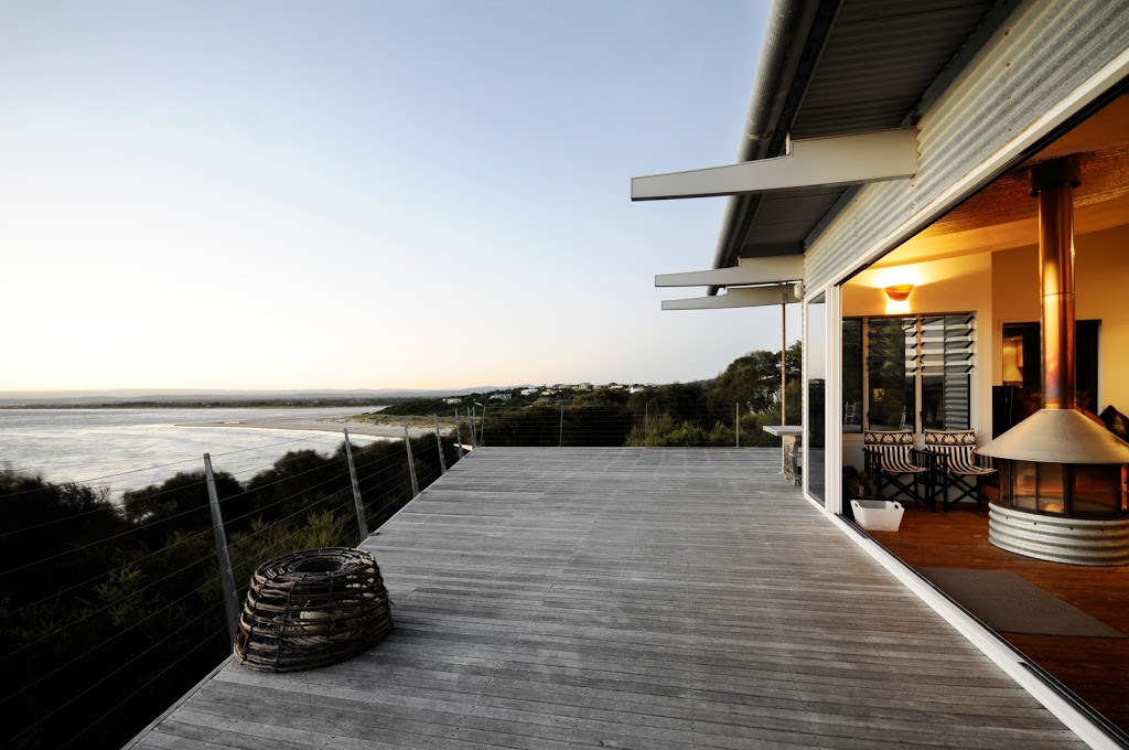 Waves Holiday House | 43 Oyster Bay Ct, Coles Bay TAS 7215, Australia | Phone: (03) 6257 0119