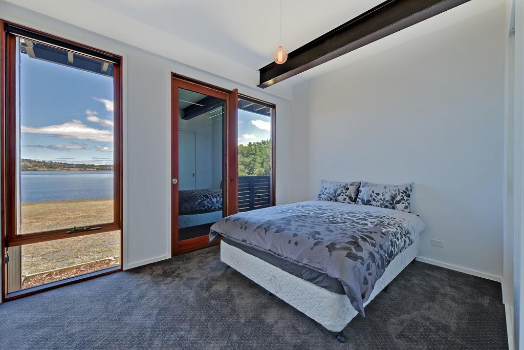 Hobart waterfront luxury accommodation holiday rental house stay | lodging | 22 Churinga Waters Old Beach, Hobart TAS 7017, Australia