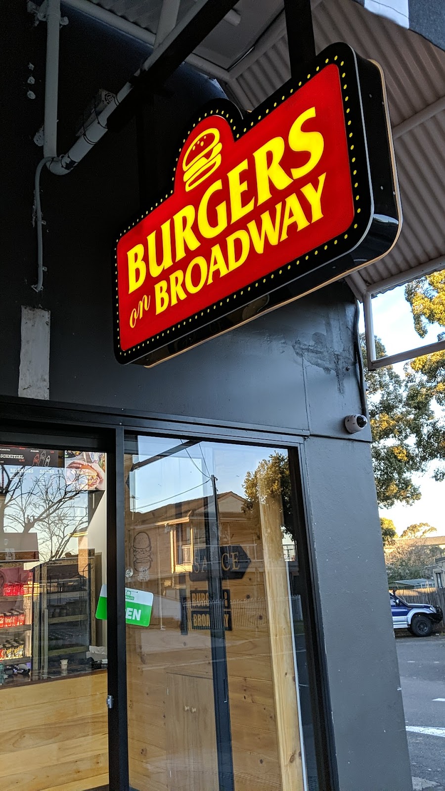 Burgers On Broadway | restaurant | Shop 12/65-73 Simmat Ave, Condell Park NSW 2200, Australia | 0289741526 OR +61 2 8974 1526
