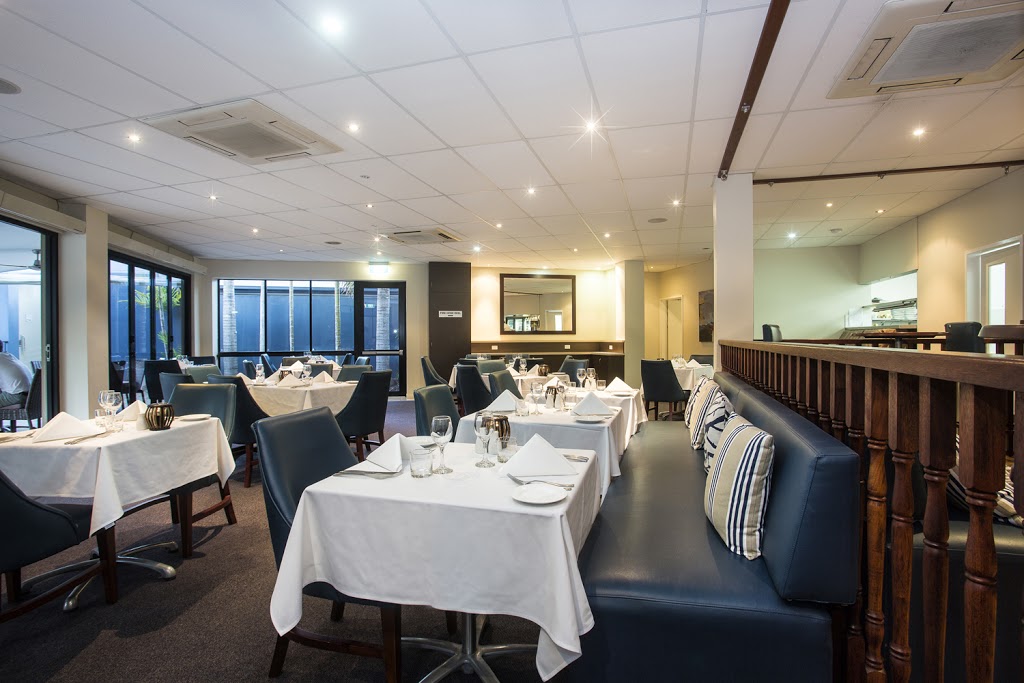 Quarterdeck Bar & Restaurant | restaurant | 16-18 Nebo Road, West Mackay QLD 4740, Australia | 0749577677 OR +61 7 4957 7677