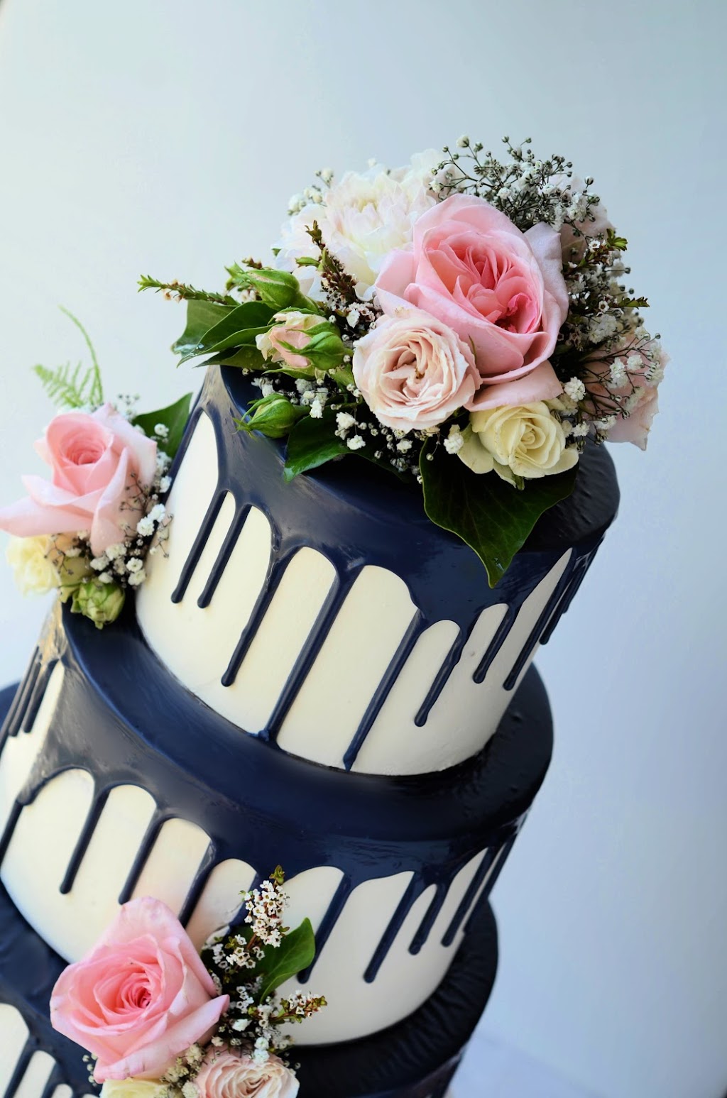 East Coast Cake Co | 46 Broomdykes Dr, Beaconsfield QLD 4740, Australia | Phone: 0411 019 376