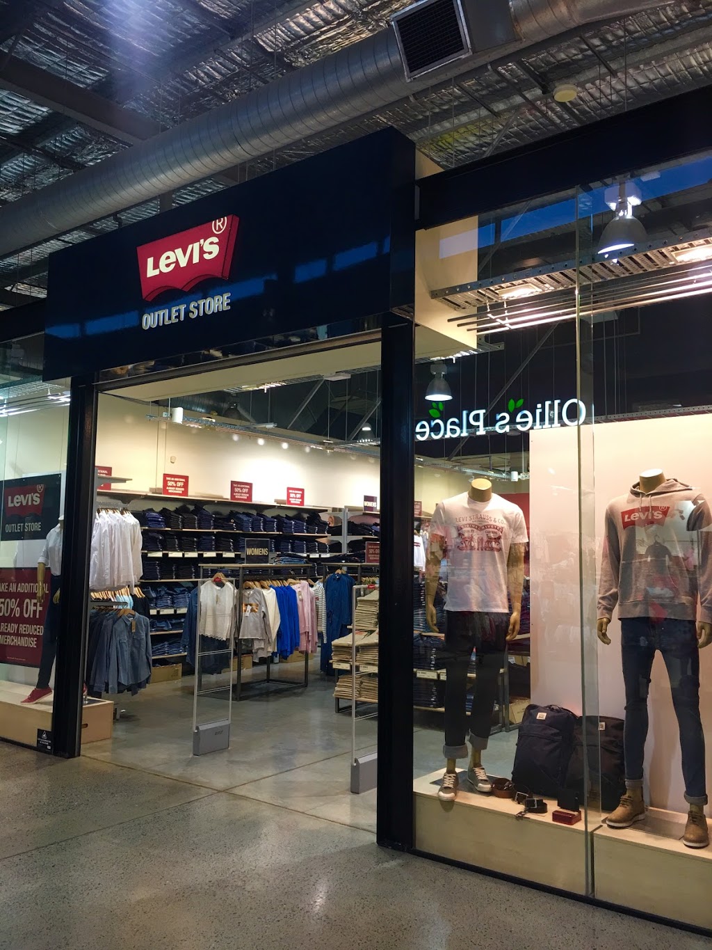 Levis® Outlet Store - Brisbane | clothing store | DFO Brisbane, 1 Airport Dr, Brisbane Airport QLD 4008, Australia | 0731152780 OR +61 7 3115 2780