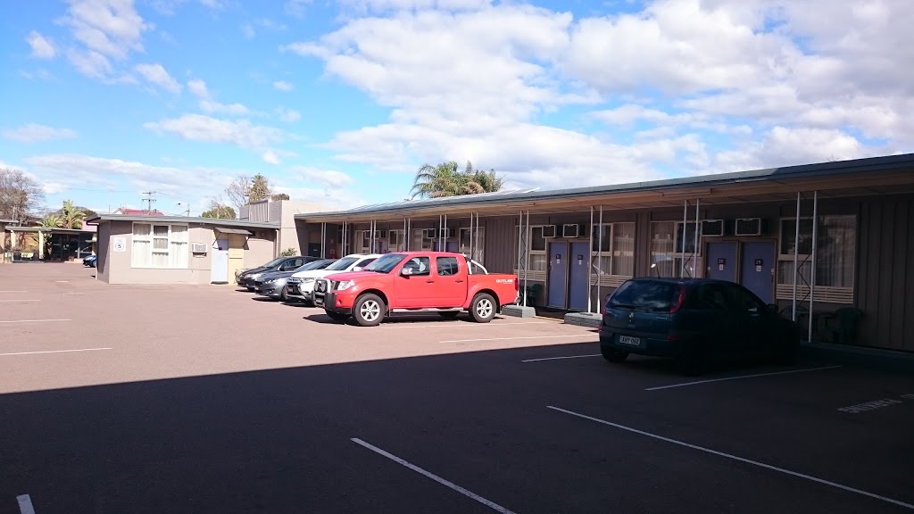 Country Motor Inn Singleton | lodging | Hunter St, Singleton NSW 2330, Australia | 0265722388 OR +61 2 6572 2388