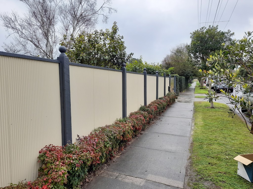 Freedom Fencing and Retaining Walls | 13 Naples Way, Pakenham VIC 3981, Australia | Phone: 0413 350 383