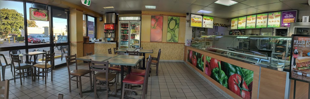 Subway | restaurant | 3/242 Hawken Dr, St Lucia QLD 4067, Australia | 0737195811 OR +61 7 3719 5811