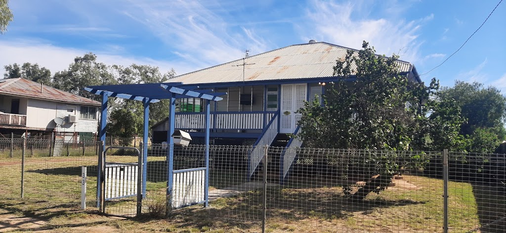 Bottle Tree Cottage | 33 Wicks St, Cunnamulla QLD 4490, Australia | Phone: 0414 760 941