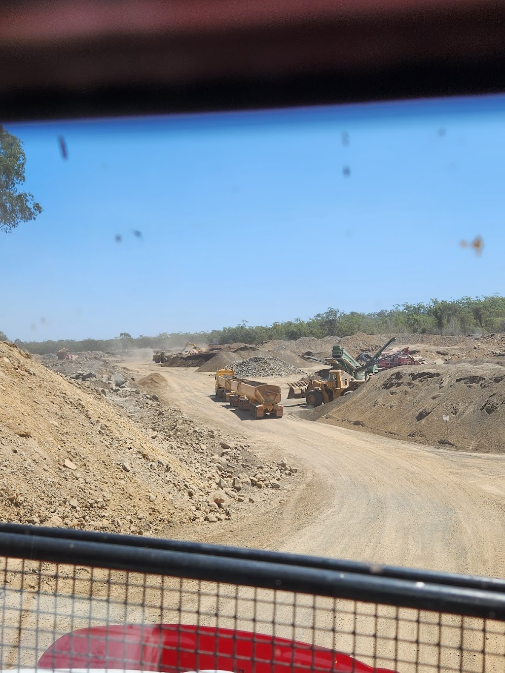 Walsh Haulage | 3 Eddy Dr, Capella QLD 4723, Australia | Phone: 0457 825 066