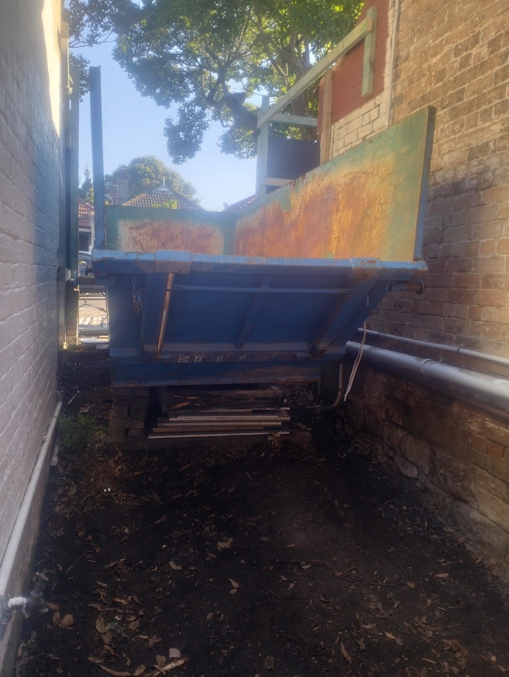 Sendit Skips - Skip Bin Hire and Waste Management Sydney | Unit 73/465-479 The Boulevarde, Kirrawee NSW 2232, Australia | Phone: 0416 375 347