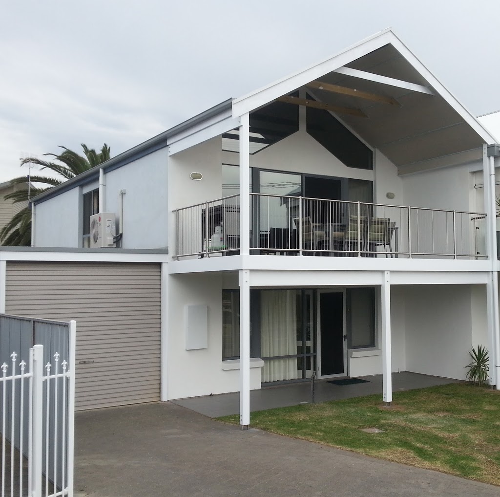 Beachcomber at Port Elliot Encounter Holiday Rentals | 22 Basham Parade, Port Elliot SA 5212, Australia | Phone: 0418 817 394