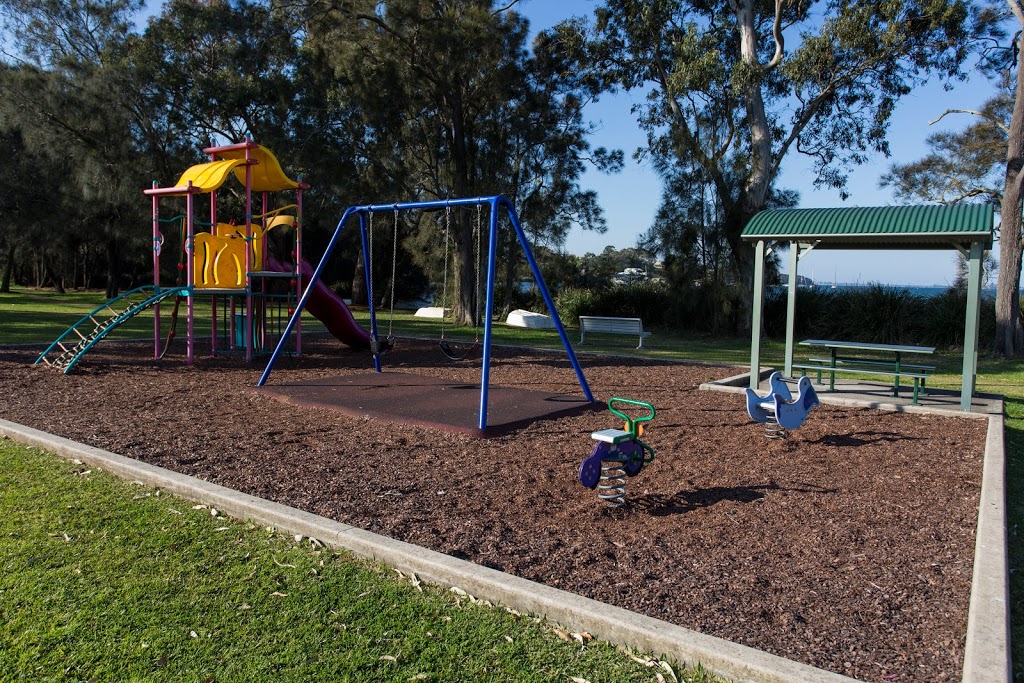 Wangi Wangi Foreshore Reserve Playground | Market St, Wangi Wangi NSW 2267, Australia | Phone: (02) 4921 0333