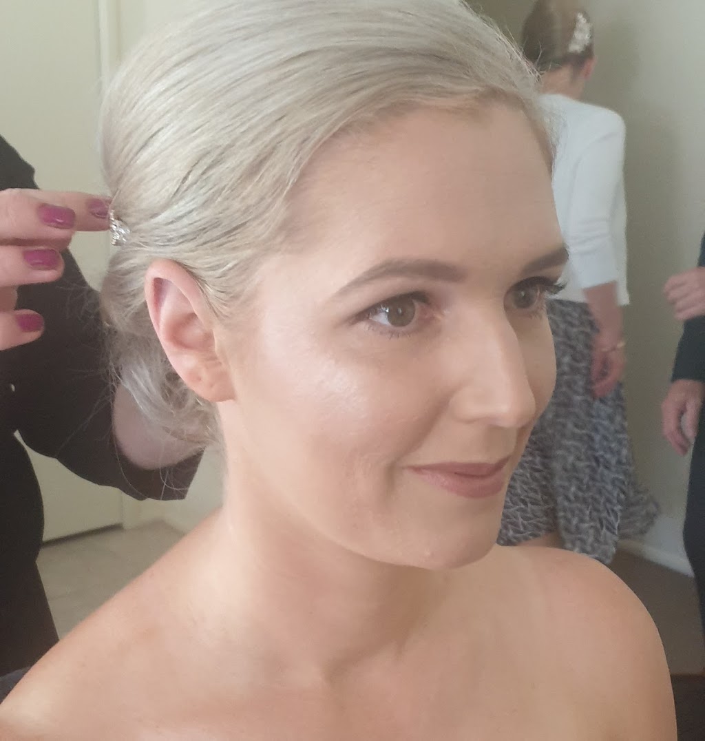 Naomi Tyrrell Mobile Makeup Artist | 6 Furness Pl, Cameron Park NSW 2285, Australia | Phone: 0437 653 329