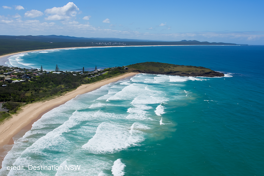 Salastraf - Exclusive Beachfront Accommodation | 4 First Ave, Arrawarra Headland NSW 2456, Australia | Phone: (02) 6654 1148