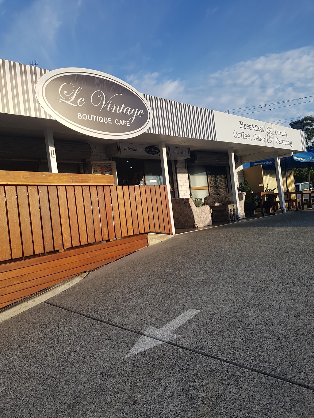 Le Vintage Boutique Cafe | cafe | 1 Kurilpa St, Worongary QLD 4213, Australia | 0755184511 OR +61 7 5518 4511