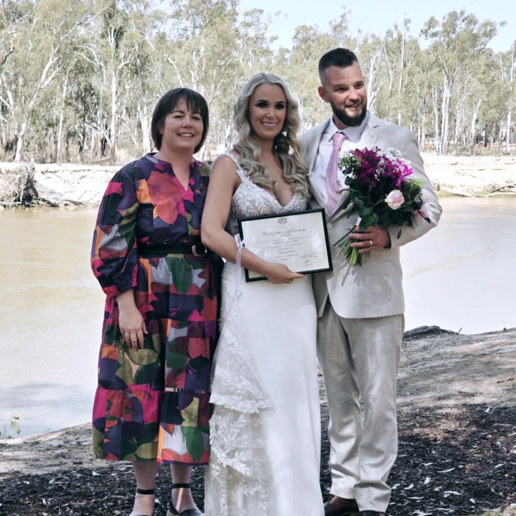 Moments with Meg Celebrant | Madill Rd, Undera VIC 3629, Australia | Phone: 0426 288 850