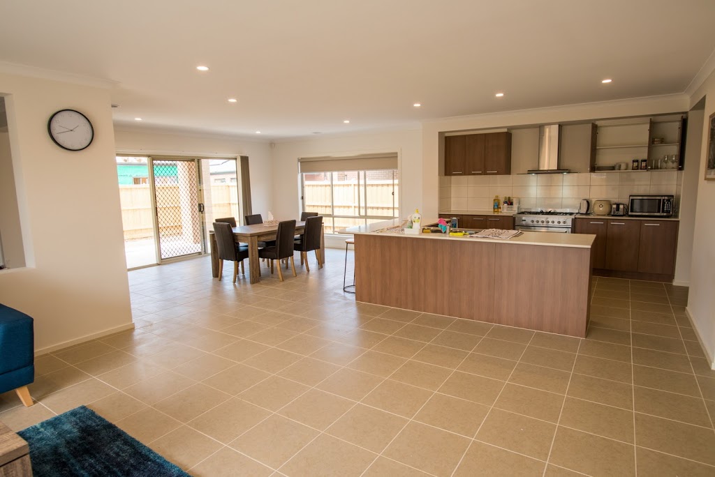 Apple House Point Cook | lodging | 41 Creston Street, Point Cook VIC 3030, Australia | 0425608238 OR +61 425 608 238
