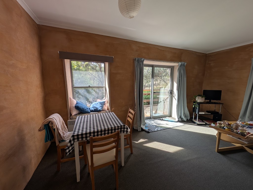 Frogsong Cottages | 12 Goughs Point Ridge, Mountain Bay VIC 3723, Australia | Phone: 0437 507 040