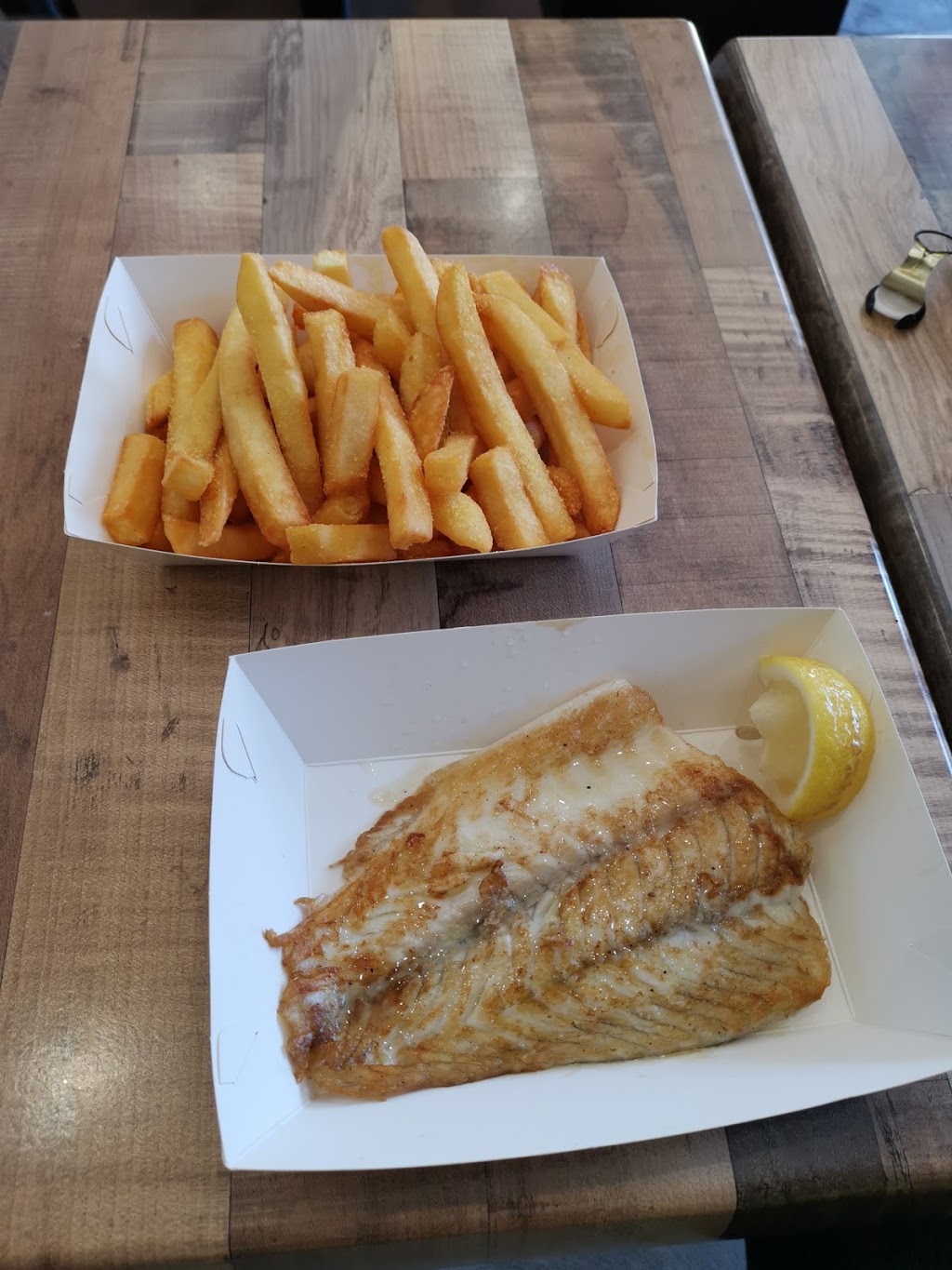 Coogee Fish Shop | meal takeaway | 201A Coogee Bay Rd, Coogee NSW 2034, Australia | 0296646252 OR +61 2 9664 6252