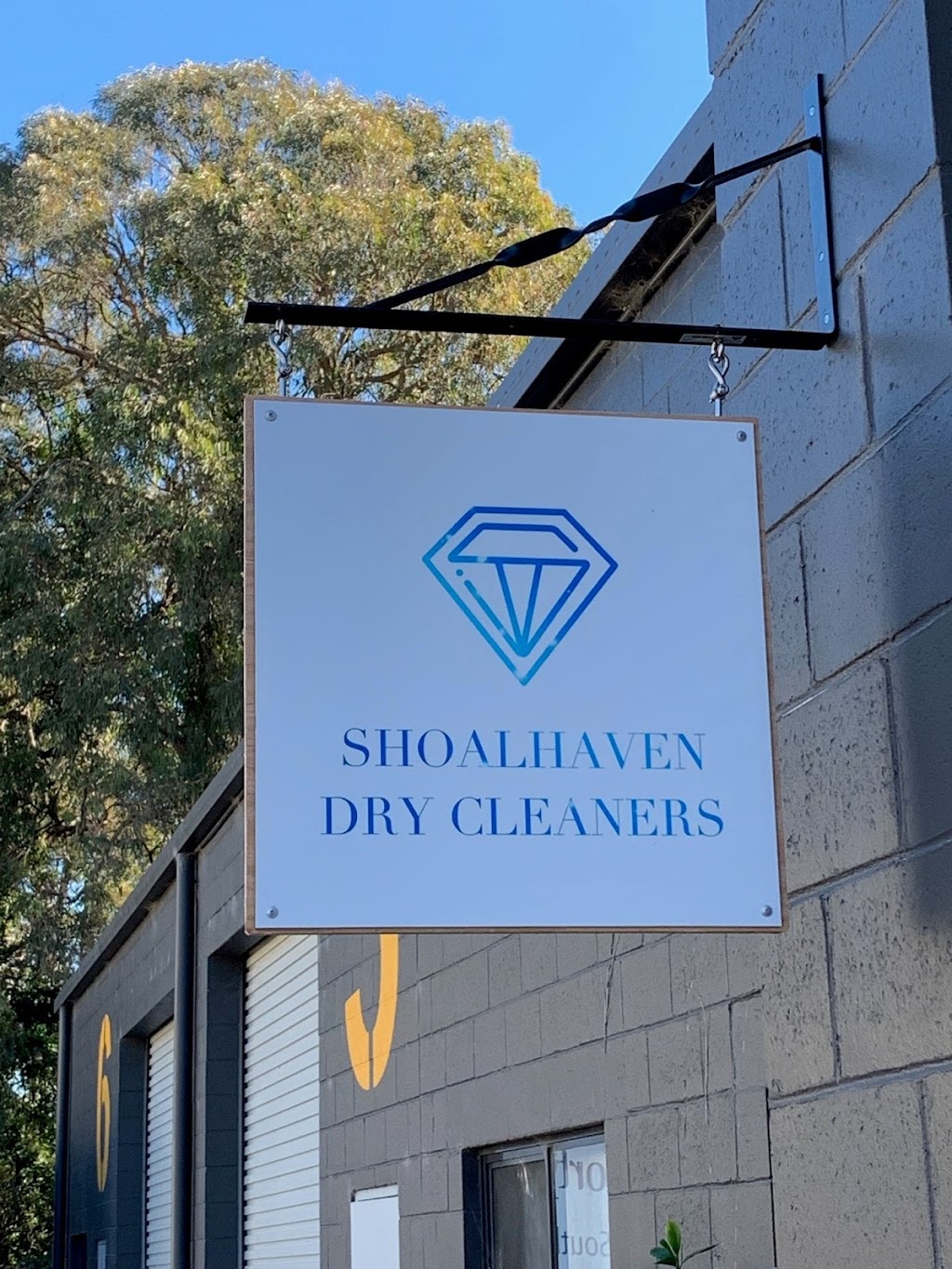 Shoalhaven Dry Cleaners | Unit 4/173 Princes Hwy, South Nowra NSW 2541, Australia | Phone: (02) 4407 8135
