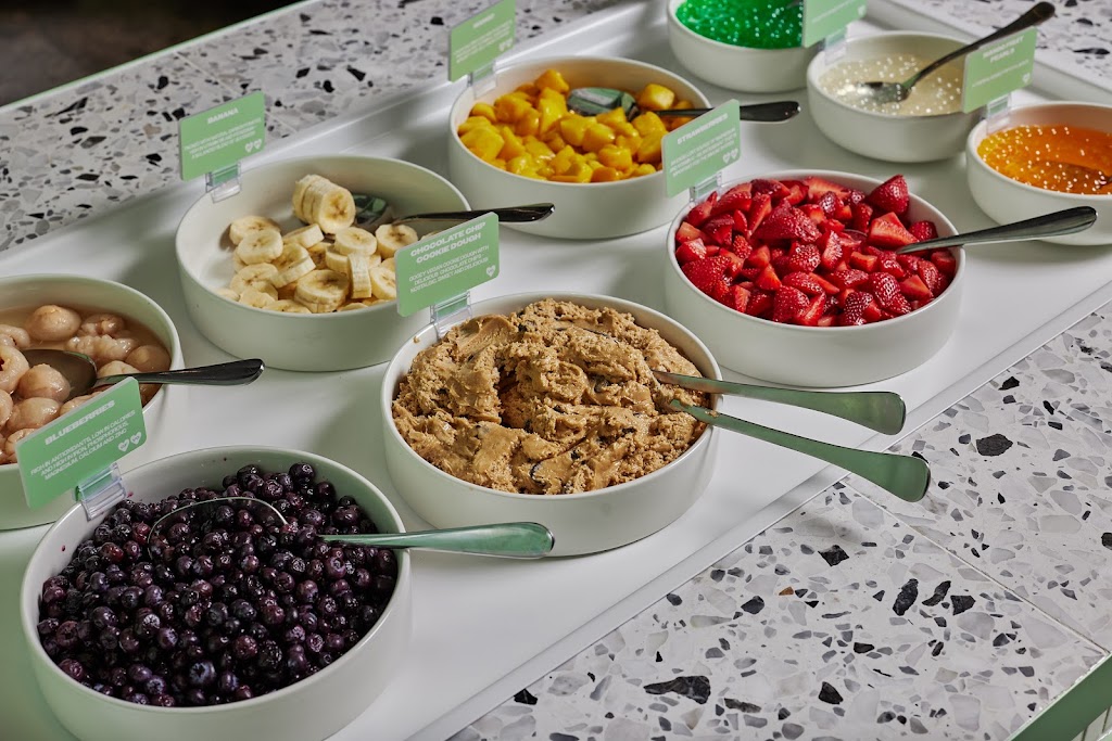 Yo-Lo Frozen Yoghurt & Acai | 1001 Doncaster Rd, Doncaster East VIC 3109, Australia | Phone: (03) 9842 1011