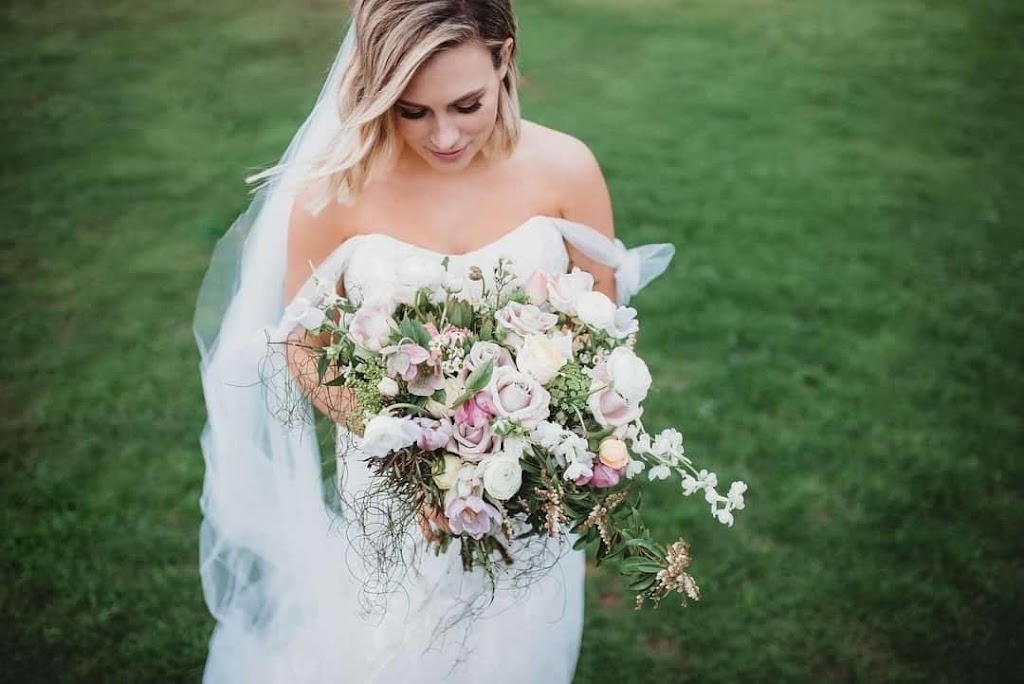 Tyneale Hahn Makeup Artist | 35 Sandpiper Dr, Regency Downs QLD 4341, Australia | Phone: 0421 194 007