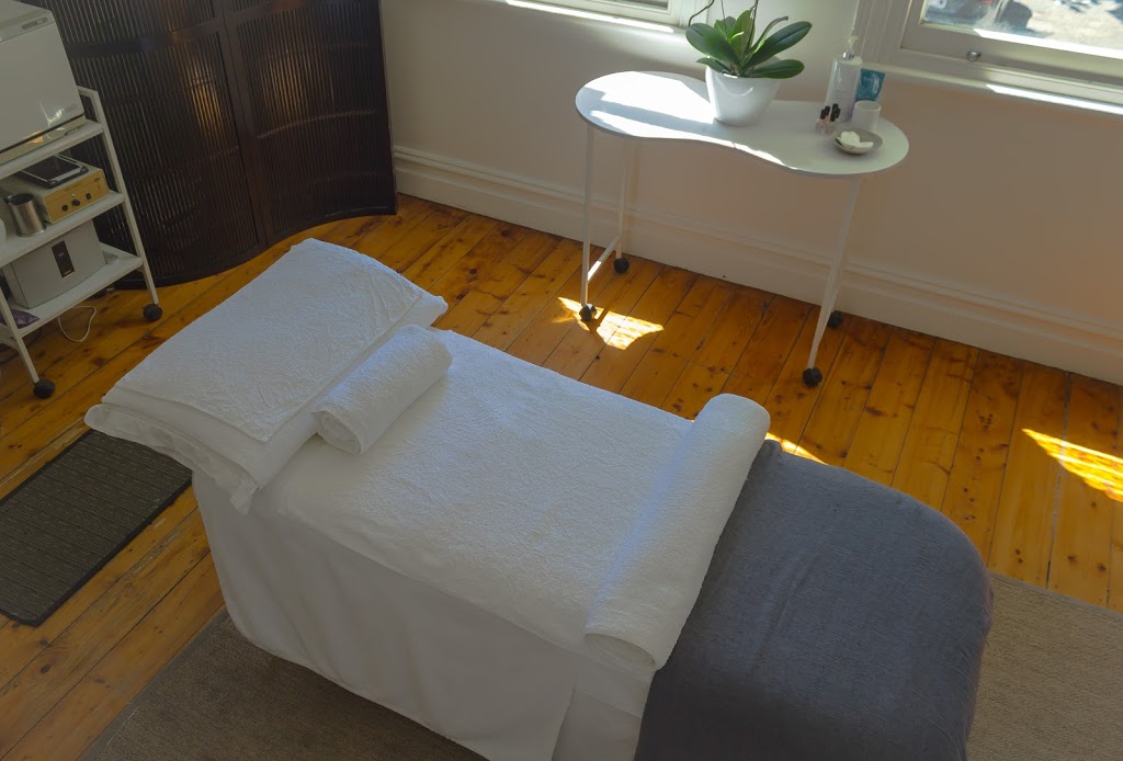 Nadine Dolphin Beauty Therapy & Massage | spa | 1/641 Rathdowne St, Carlton North VIC 3054, Australia | 0393470387 OR +61 3 9347 0387