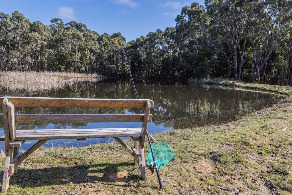 Paradise Valley Cottage and Lake in Spring Hill | 200 Paradise Valley Rd, Spring Hill VIC 3444, Australia | Phone: 0457 222 654