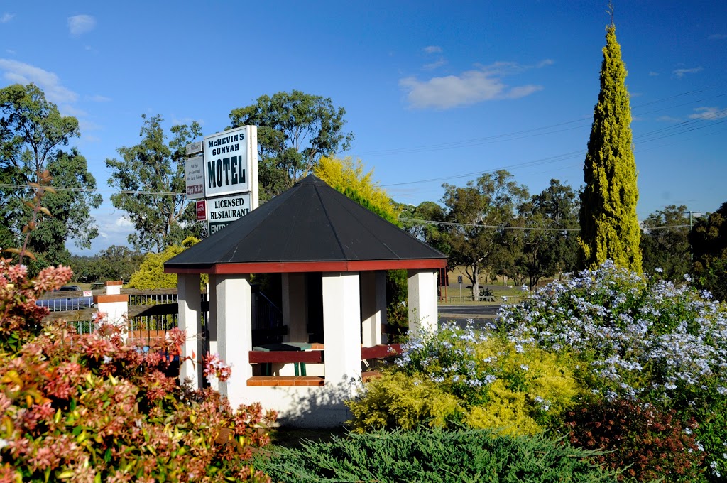McNevins Warwick Motel & Gunyah Restaurant | restaurant | 1 Glen Rd, Warwick QLD 4370, Australia | 0746615588 OR +61 7 4661 5588
