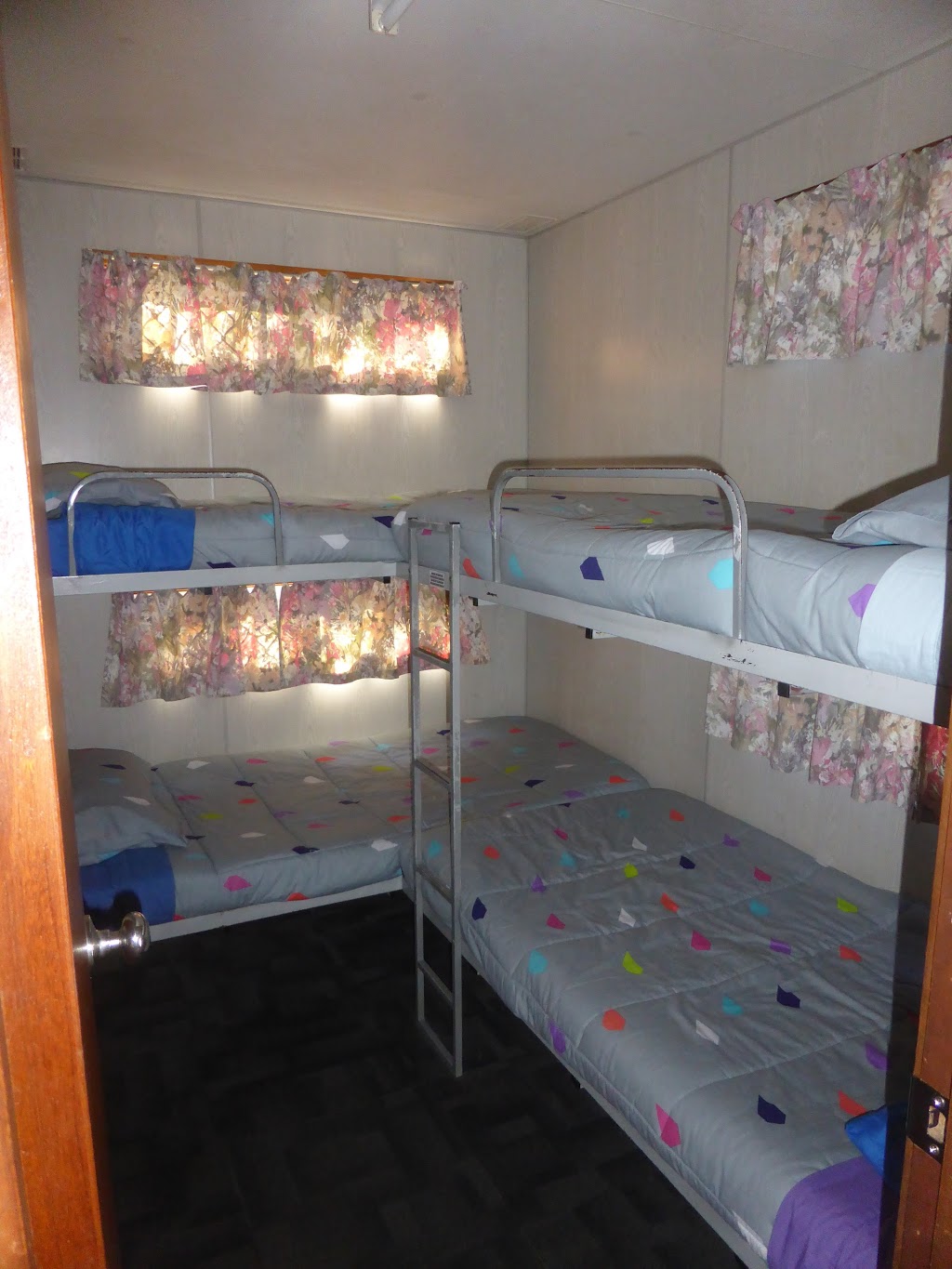 Peak Hill Caravan Park | 2 Ween St, Peak Hill NSW 2869, Australia | Phone: (02) 6869 1422