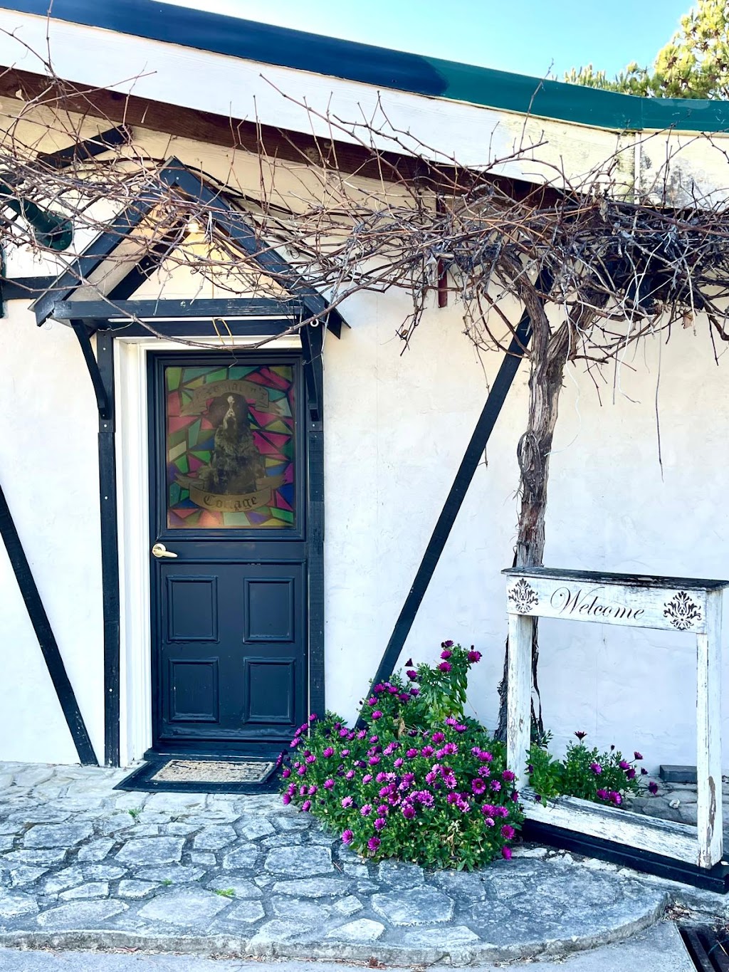 Cromartys Cottage | 25555 New England Hwy, Applethorpe QLD 4378, Australia | Phone: 0410 475 773