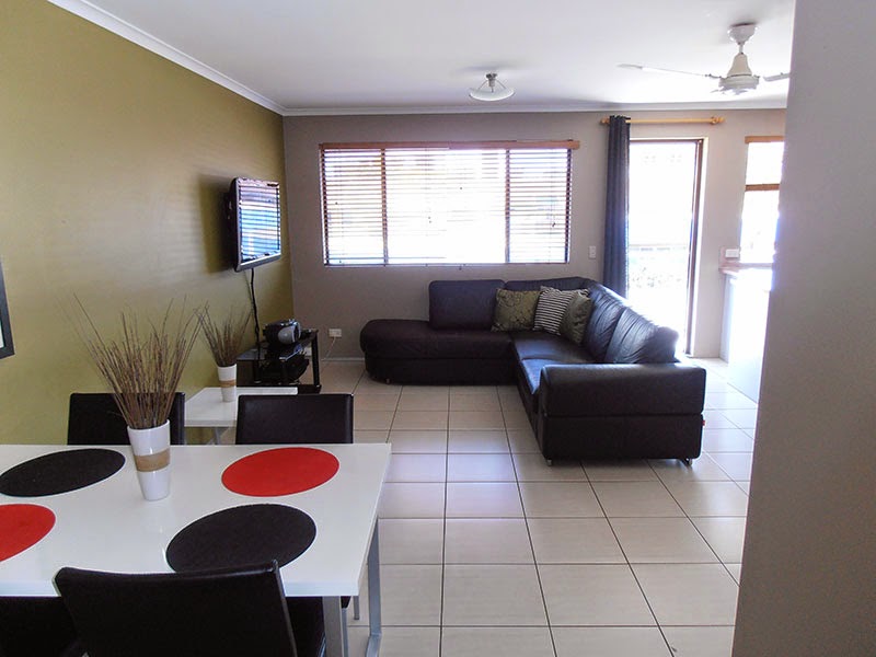 Beachside Court Holiday Apartments | 33A Burgess St, Kings Beach QLD 4551, Australia | Phone: (07) 5491 7454