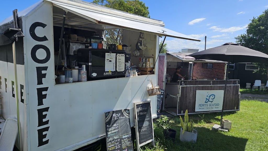 Perrys Seafood | 7 Stradbroke Pl, Dunwich QLD 4183, Australia | Phone: 0484 595 790