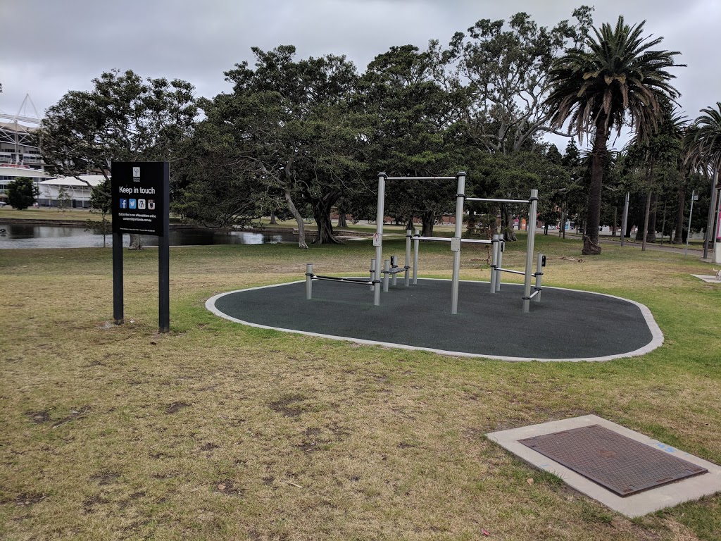 Outdoor Fitness Equipment at Giles’ Park | Moore Park NSW 2021, Australia | Phone: (02) 9339 6699