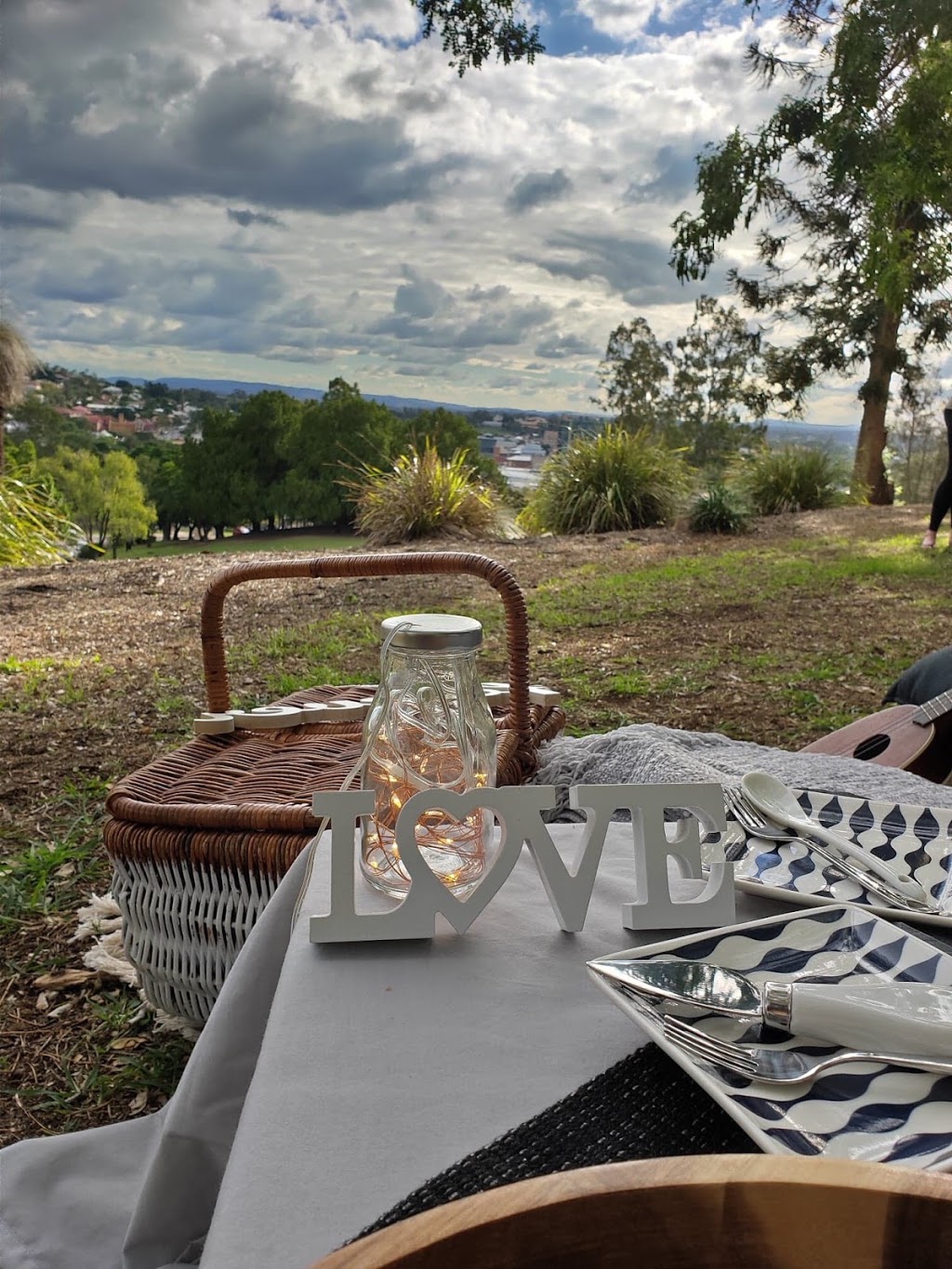 LoveSeat Picnics | 72 Andrew St, Ipswich QLD 4304, Australia | Phone: 0421 913 142