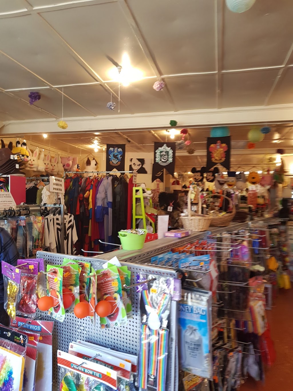 Getcha Gearon Costumes | clothing store | 151 Mercer St, Geelong VIC 3220, Australia | 0352981579 OR +61 3 5298 1579