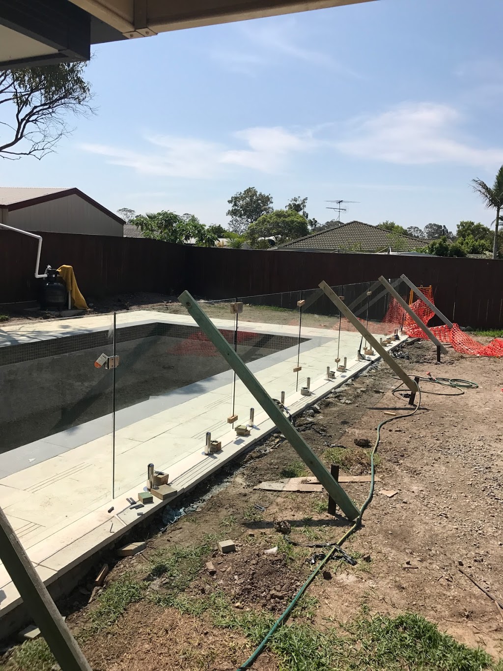 Replacer glass | 14 Katunga Cct, Ormeau QLD 4208, Australia | Phone: 0428 437 838