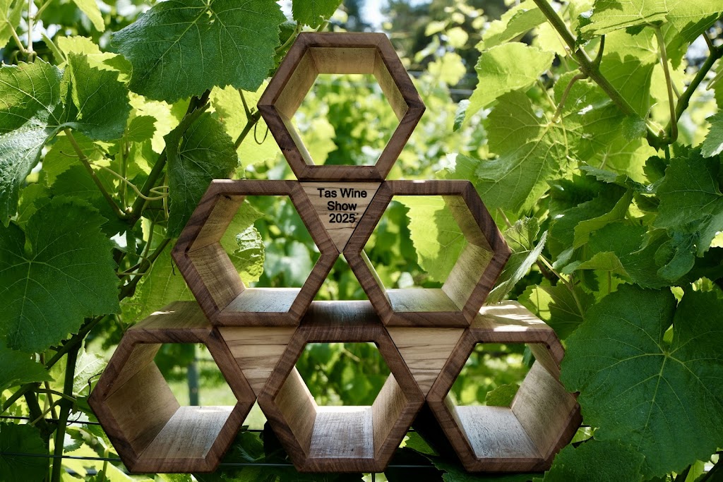 Cascades Bay Wines | 35 Shelly Beach Rd, Koonya TAS 7187, Australia | Phone: 0417 382 680