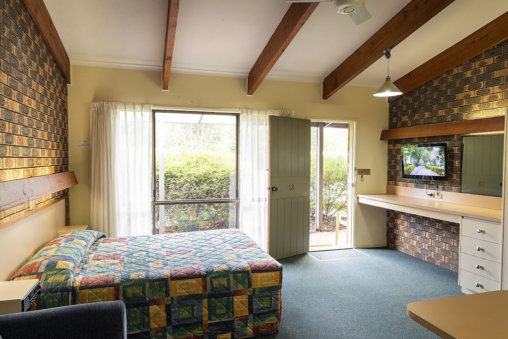 Pinnacle Holiday Lodge | lodging | 21 Heath St, Halls Gap VIC 3381, Australia | 0353564249 OR +61 3 5356 4249